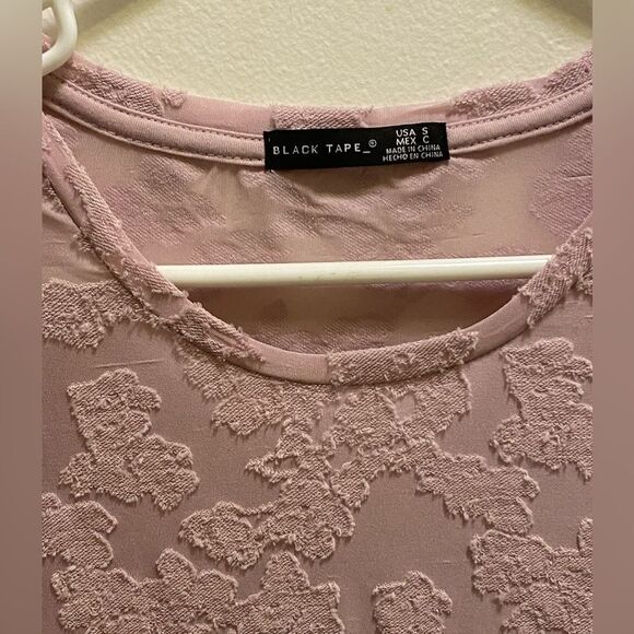Black tape blush color lace top size small - Picture 3 of 7